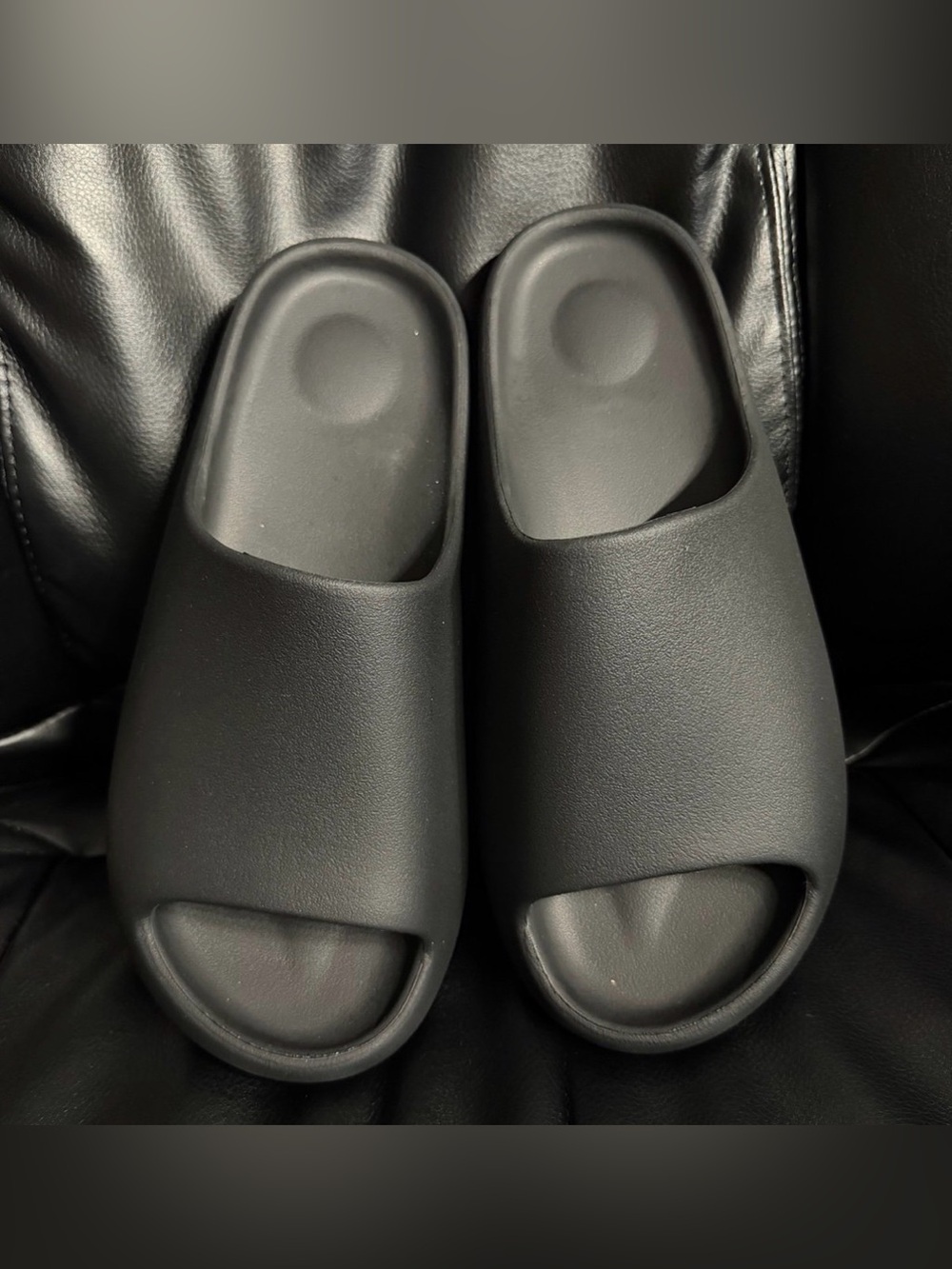 YS-01 Black Onyx Yeezy Slides 12M/13W NWT (This Style comes in bag not box)